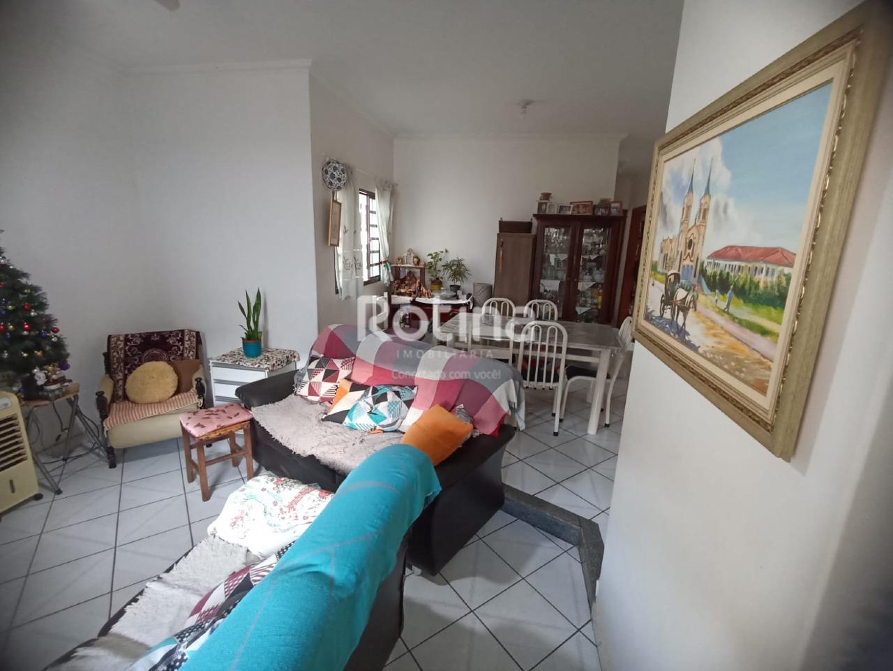 Casa à venda, 3 quartos em Uberlândia no bairro Carajás no valor de R$ 580.000,00 - Rotina Imobiliária: 