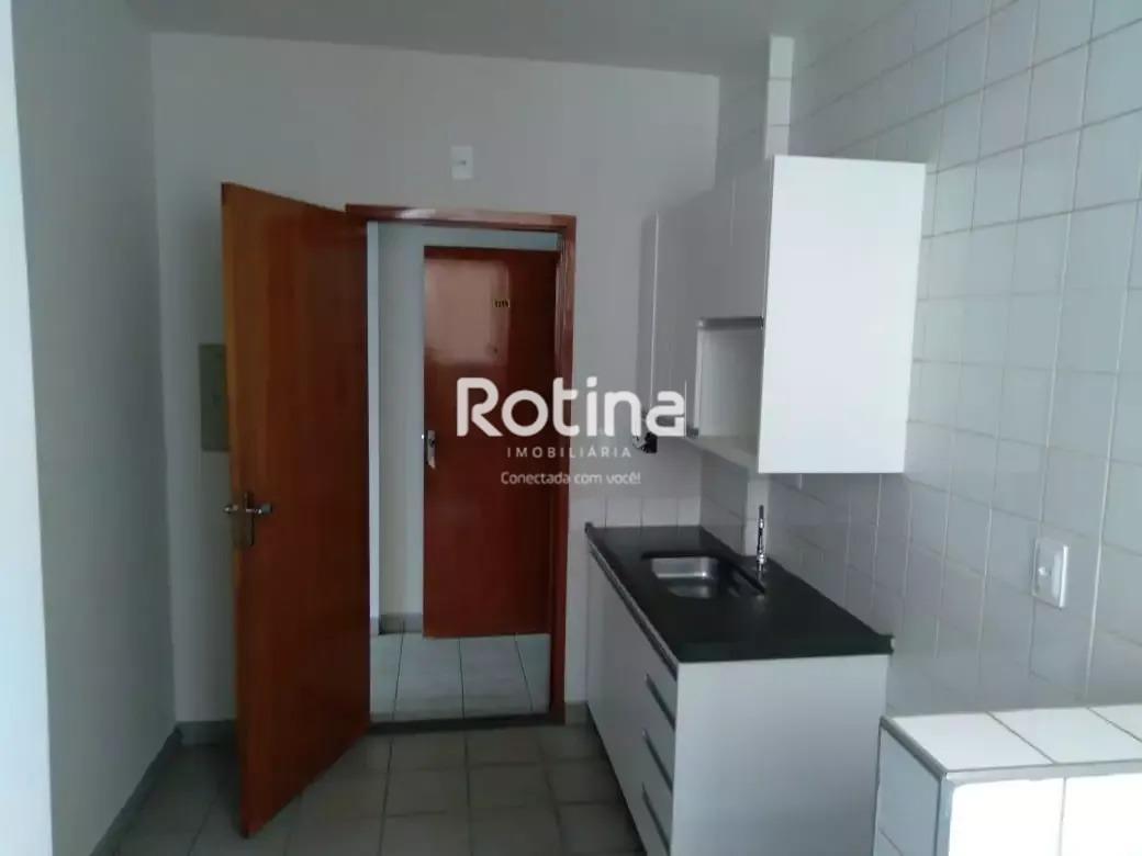 Apartamento para alugar, 3 quartos em Uberlândia no bairro Martins no valor de R$ 1.800,00 - Rotina Imobiliária: 