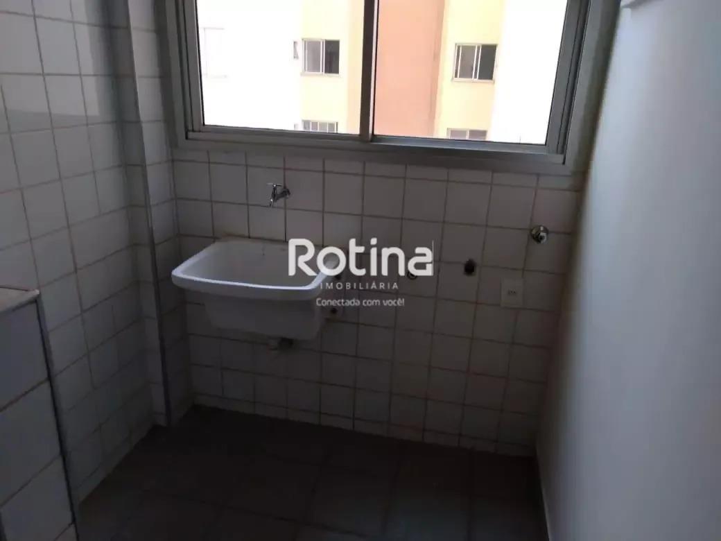 Apartamento para alugar, 3 quartos em Uberlândia no bairro Martins no valor de R$ 1.800,00 - Rotina Imobiliária: 