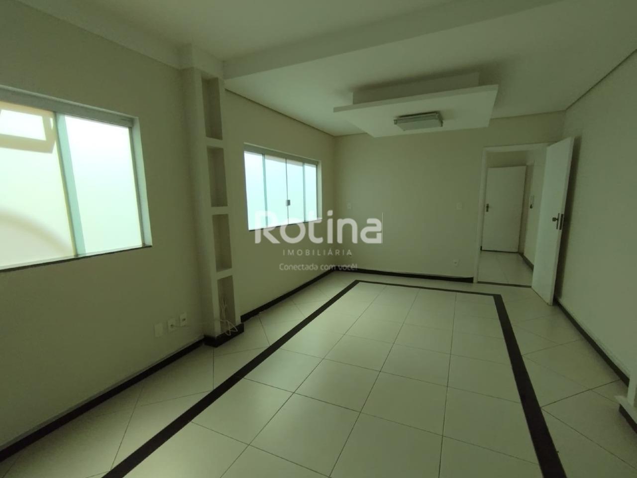 Casa para alugar, 3 quartos em Uberlândia no bairro Cidade Jardim no valor de R$ 3.800,00 - Rotina Imobiliária: 