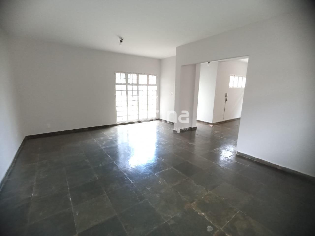 Casa à venda, 3 quartos em Uberlândia no bairro Morada da Colina no valor de R$ 1.500.000,00 - Rotina Imobiliária: 