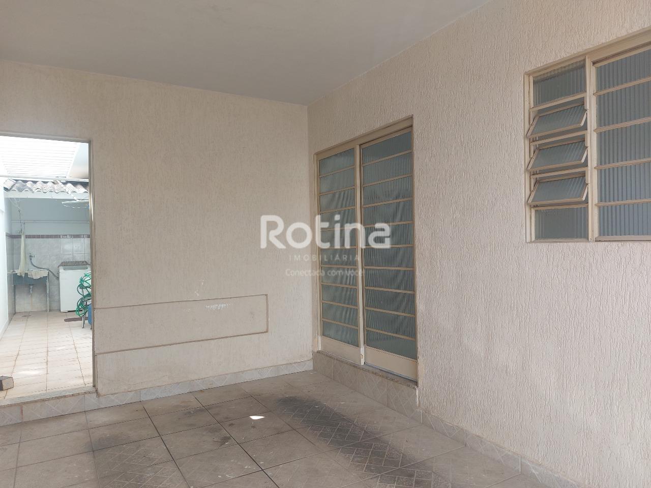 Casa para alugar, 3 quartos em Uberlândia no bairro Santa Mônica no valor de R$ 2.800,00 - Rotina Imobiliária: 