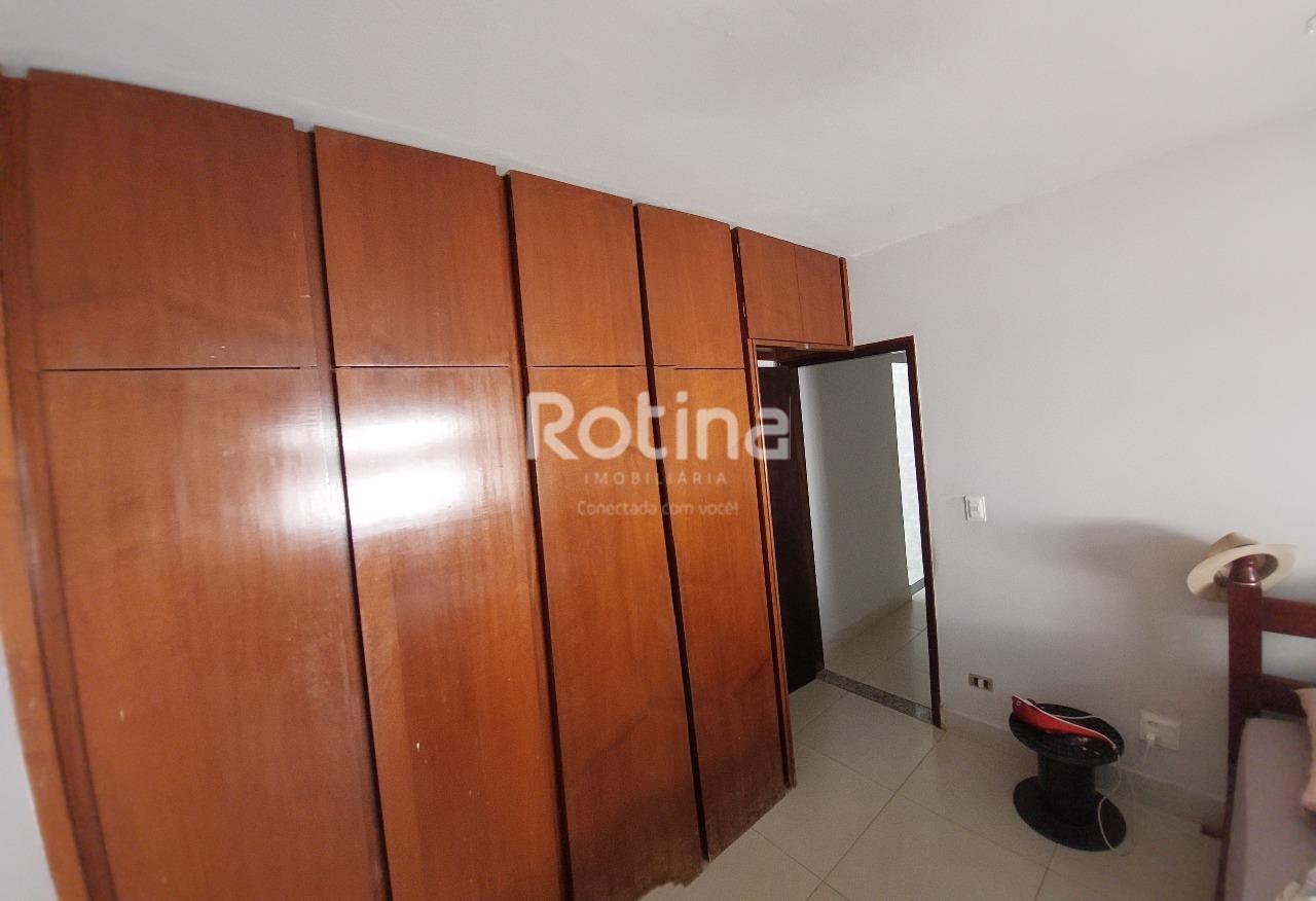 Casa para alugar, 3 quartos em Uberlândia no bairro Santa Mônica no valor de R$ 2.800,00 - Rotina Imobiliária: 