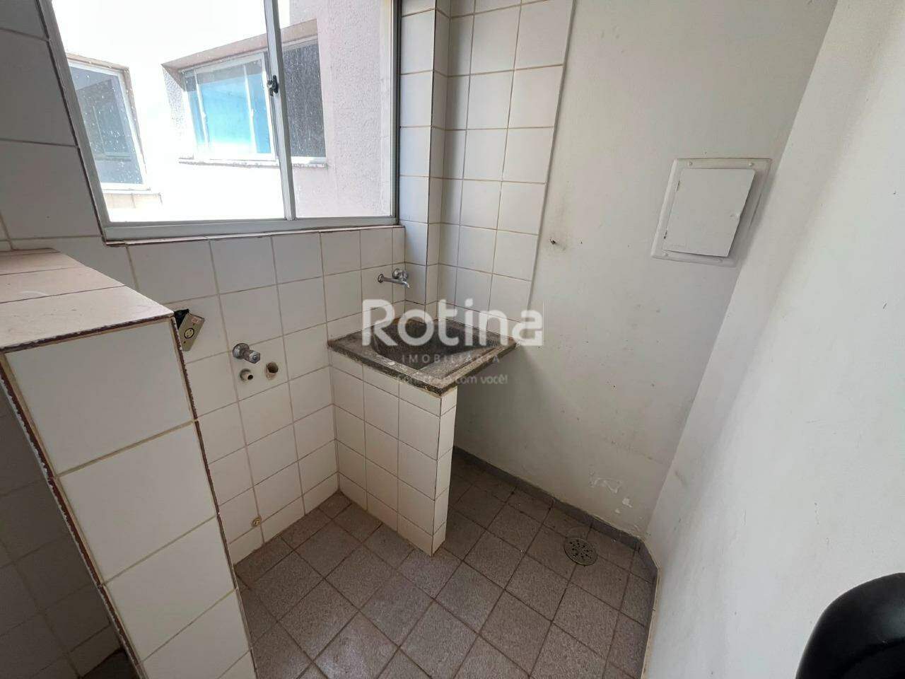 Apartamento para alugar, 2 quartos em Uberlândia no bairro Presidente Roosevelt no valor de R$ 1.200,00 - Rotina Imobiliária: 