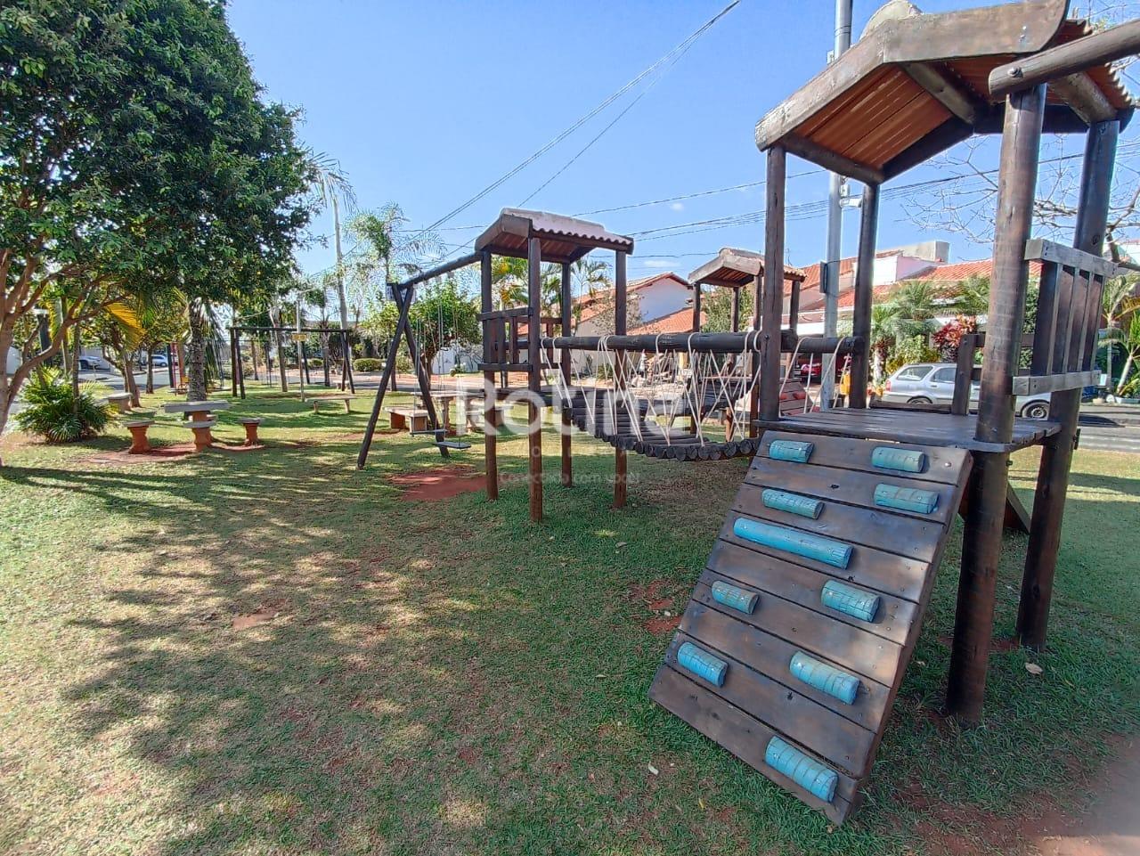 Casa Condomínio Fechado para alugar, 3 quartos em Uberlândia no bairro Jardim Holanda no valor de R$ 3.200,00 - Rotina Imobiliária: 