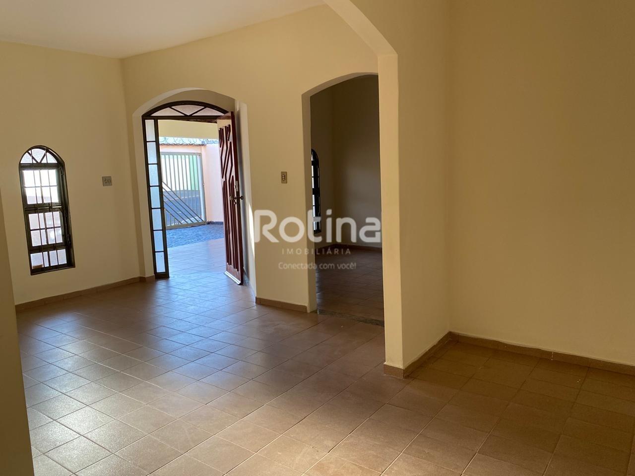 Casa à venda, 3 quartos em Uberlândia no bairro Santa Mônica no valor de R$ 800.000,00 - Rotina Imobiliária: 