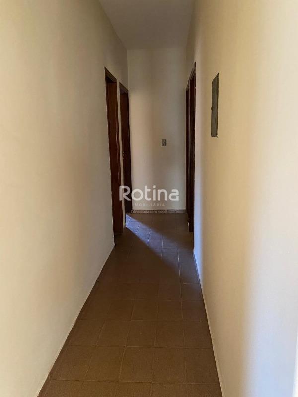 Casa à venda, 3 quartos em Uberlândia no bairro Santa Mônica no valor de R$ 800.000,00 - Rotina Imobiliária: 