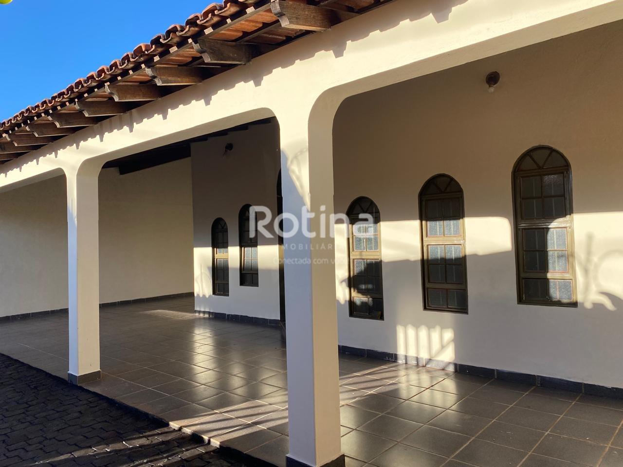 Casa à venda, 3 quartos em Uberlândia no bairro Santa Mônica no valor de R$ 800.000,00 - Rotina Imobiliária: 