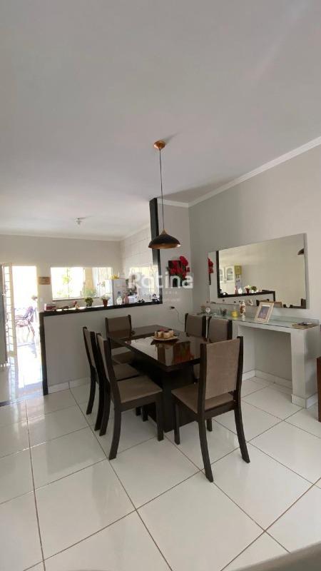 Casa à venda, 3 quartos em Uberlândia no bairro Laranjeiras no valor de R$ 470.000,00 - Rotina Imobiliária: 