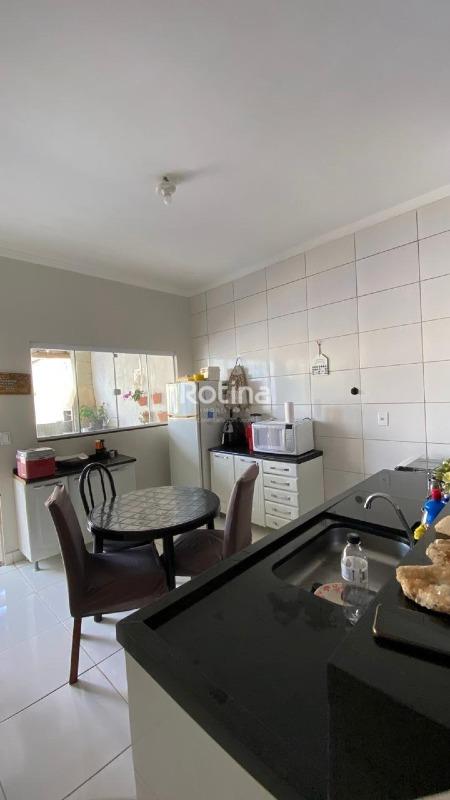 Casa à venda, 3 quartos em Uberlândia no bairro Laranjeiras no valor de R$ 470.000,00 - Rotina Imobiliária: 