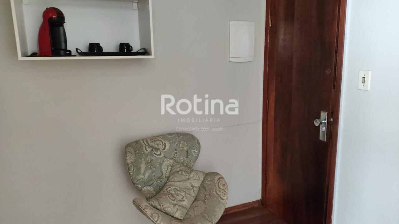 Sala para alugar, em Uberlândia no bairro Centro no valor de R$ 900,00 - Rotina Imobiliária: 