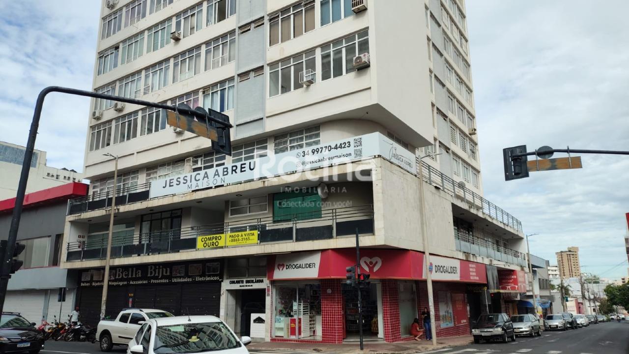 Sala para alugar, em Uberlândia no bairro Centro no valor de R$ 900,00 - Rotina Imobiliária: 
