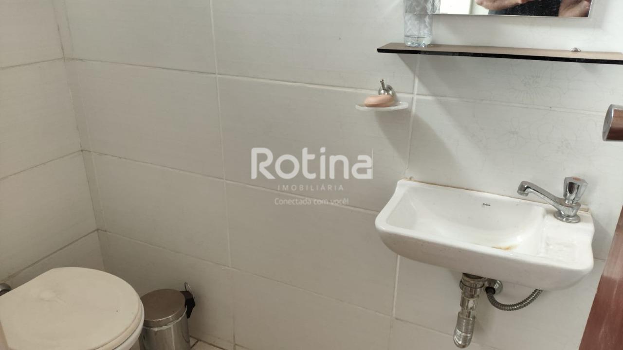 Sala para alugar, em Uberlândia no bairro Centro no valor de R$ 900,00 - Rotina Imobiliária: 