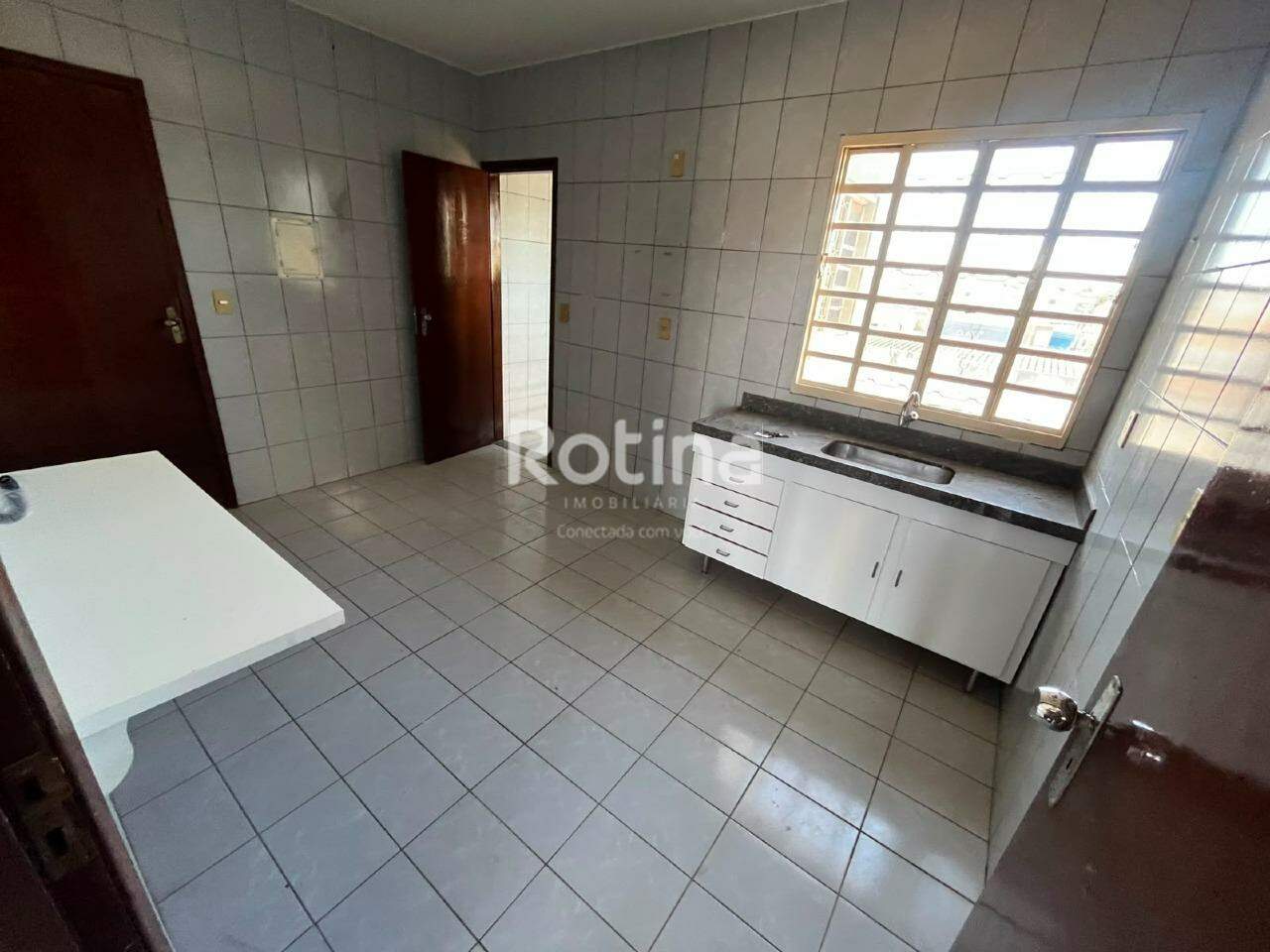 Apartamento para alugar, 3 quartos em Uberlândia no bairro Brasil no valor de R$ 1.500,00 - Rotina Imobiliária: 