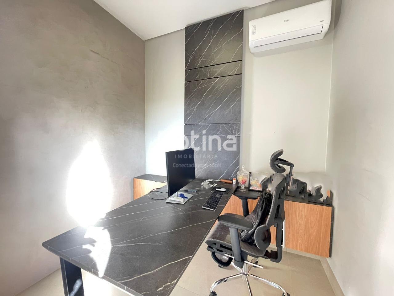 Casa à venda, 4 quartos em Uberlândia no bairro Grand Ville no valor de R$ 1.600.000,00 - Rotina Imobiliária: 