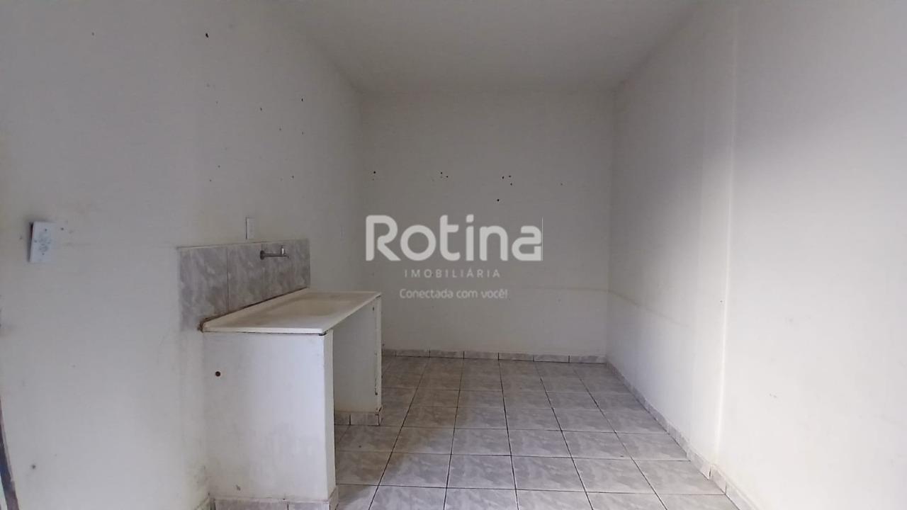 Casa para alugar, 1 quarto em Uberlândia no bairro Santa Luzia no valor de R$ 700,00 - Rotina Imobiliária: 