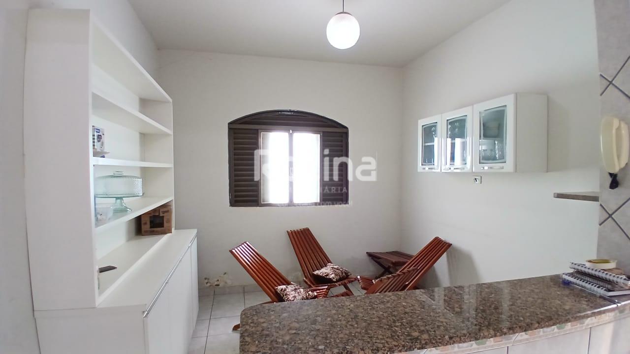 Casa para alugar, 3 quartos em Uberlândia no bairro Nossa Senhora Aparecida no valor de R$ 3.900,00 - Rotina Imobiliária: 
