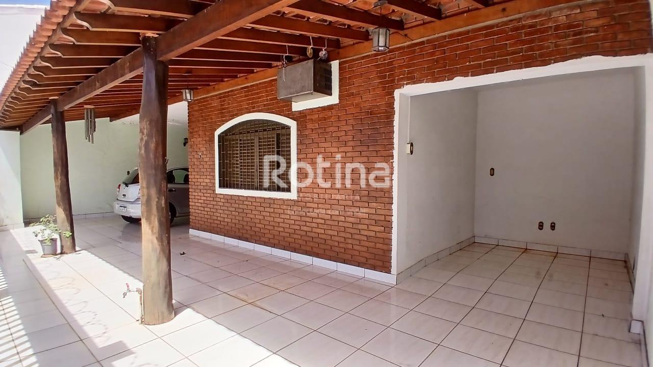 Casa para alugar, 3 quartos em Uberlândia no bairro Nossa Senhora Aparecida no valor de R$ 3.900,00 - Rotina Imobiliária: 