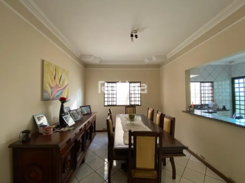 Casa à venda, 3 quartos em Uberlândia no bairro Vigilato Pereira no valor de R$ 570.000,00 - Rotina Imobiliária: 