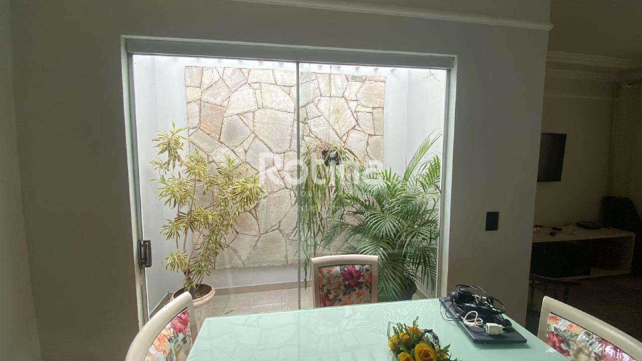 Casa à venda, 3 quartos em Uberlândia no bairro Granada no valor de R$ 665.000,00 - Rotina Imobiliária: 