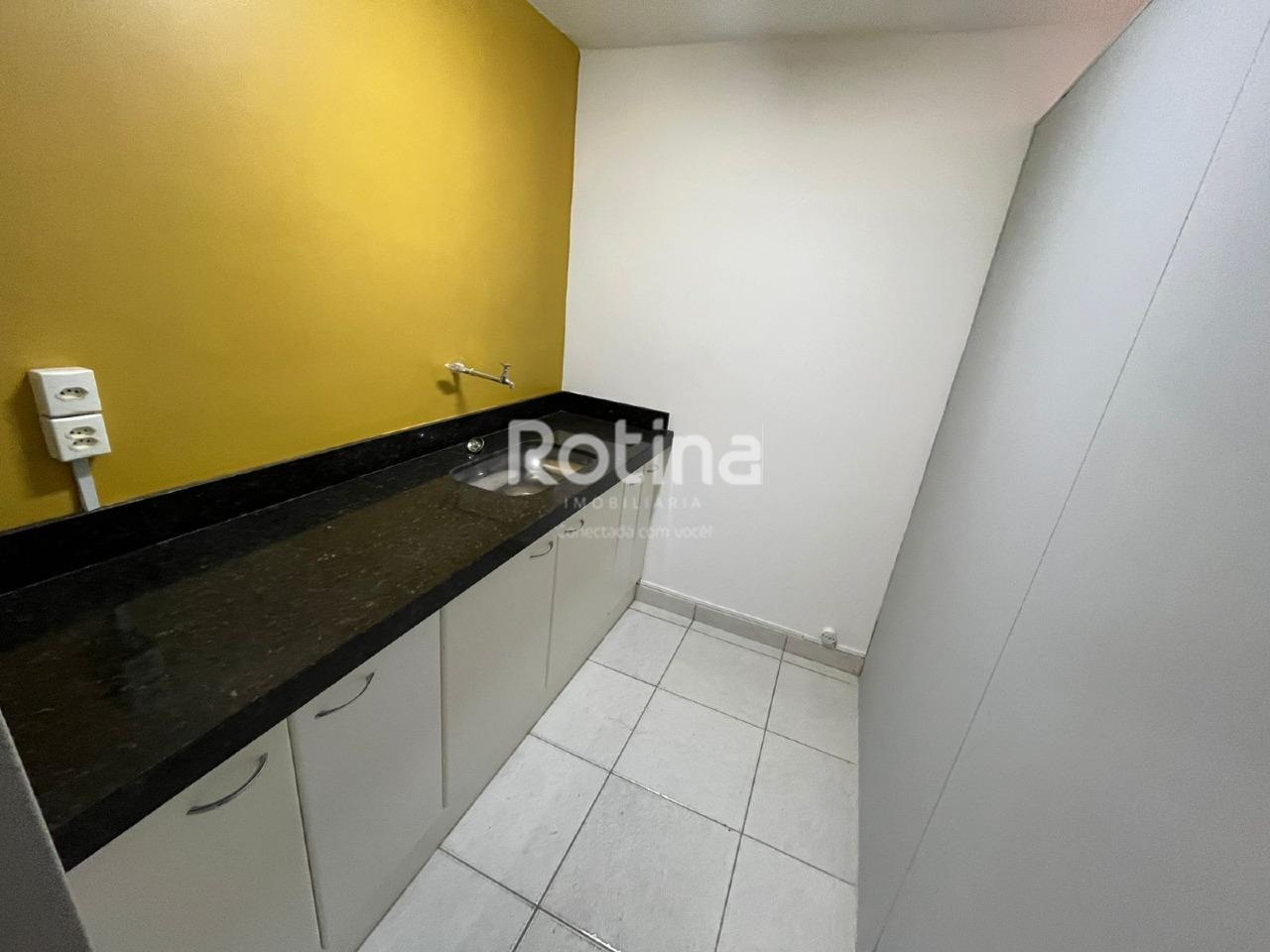 Sala para alugar, em Uberlândia no bairro Centro no valor de R$ 900,00 - Rotina Imobiliária: 