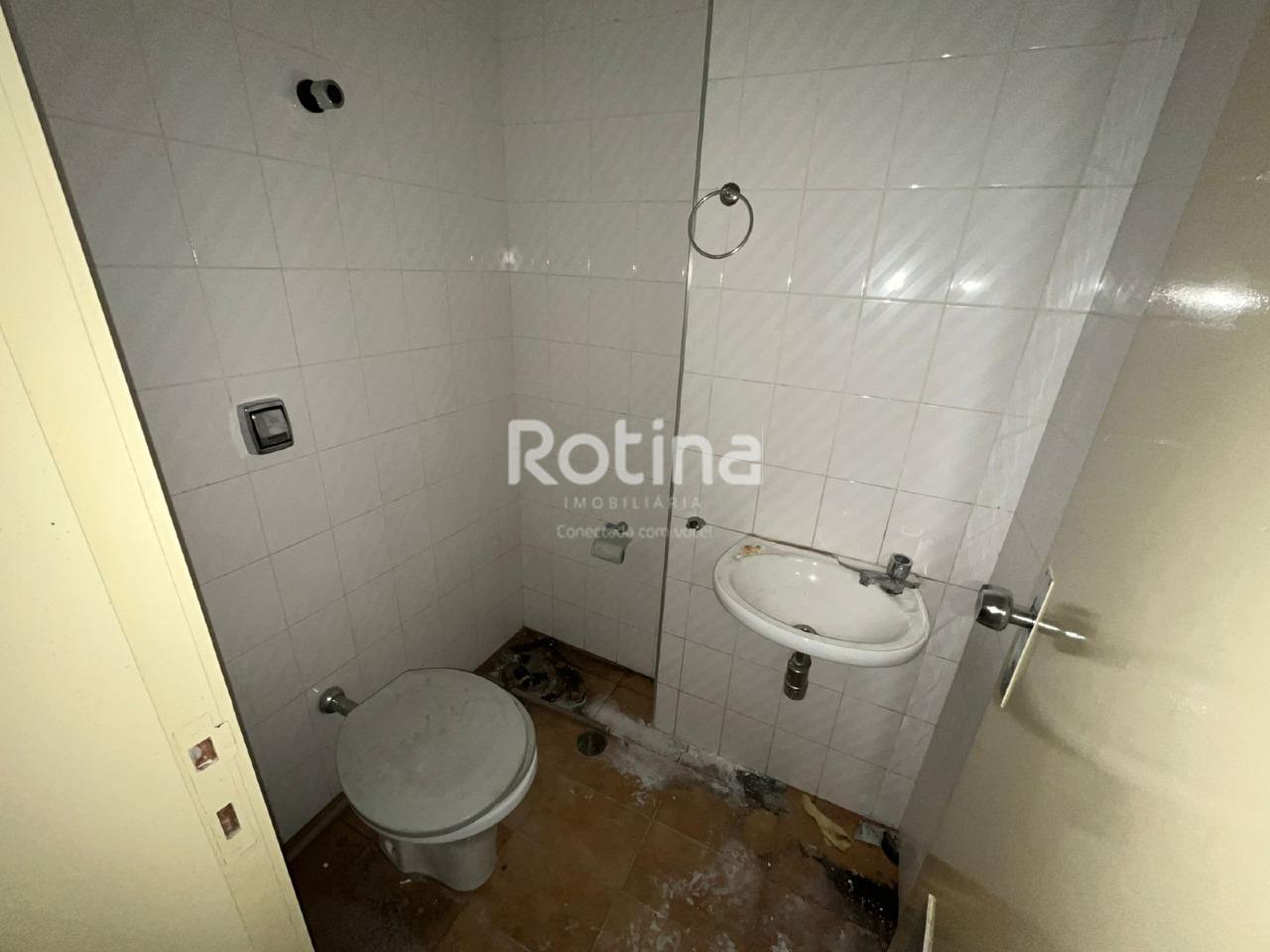 Sala para alugar, em Uberlândia no bairro Centro no valor de R$ 900,00 - Rotina Imobiliária: 