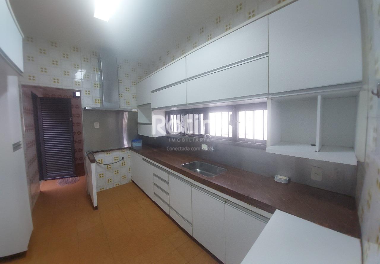 Casa para alugar, 4 quartos em Uberlândia no bairro Centro no valor de R$ 5.000,00 - Rotina Imobiliária: 