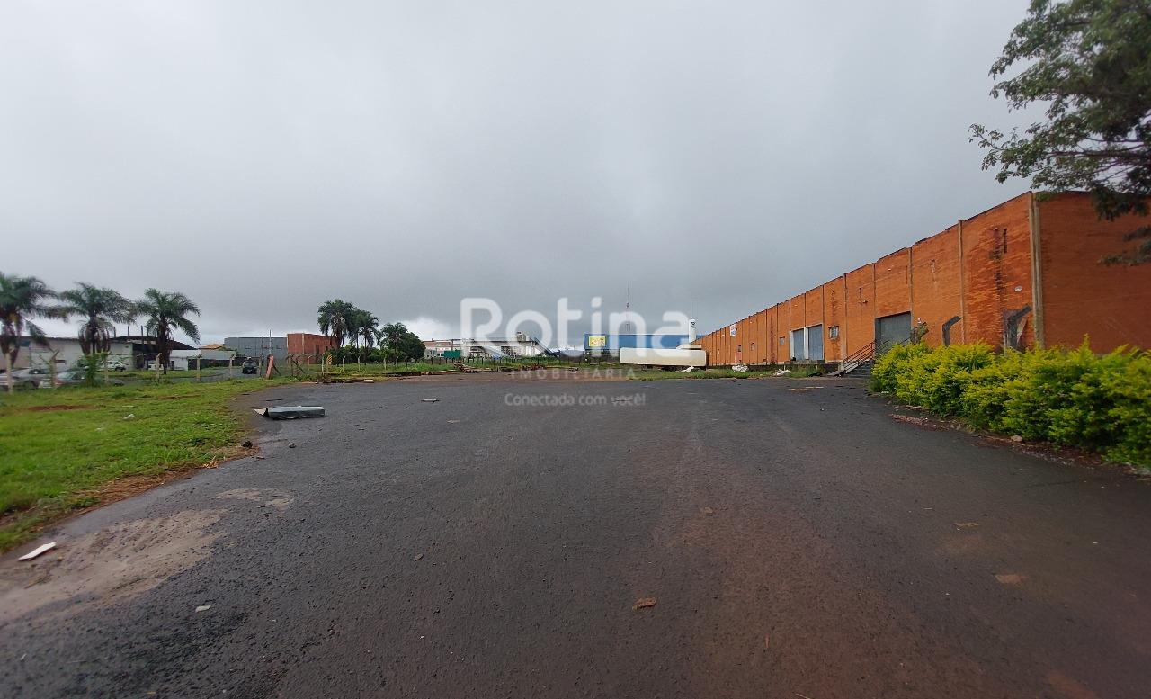 Garagem para alugar, em Uberlândia no bairro Distrito Industrial no valor de R$ 50.000,00 - Rotina Imobiliária: 