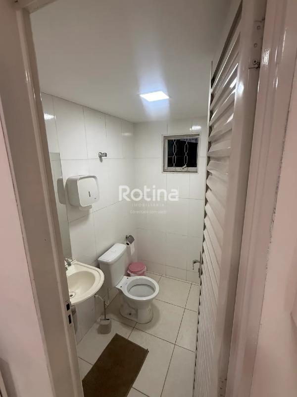 Sala para alugar, em Uberlândia no bairro Marta Helena no valor de R$ 800,00 - Rotina Imobiliária: 