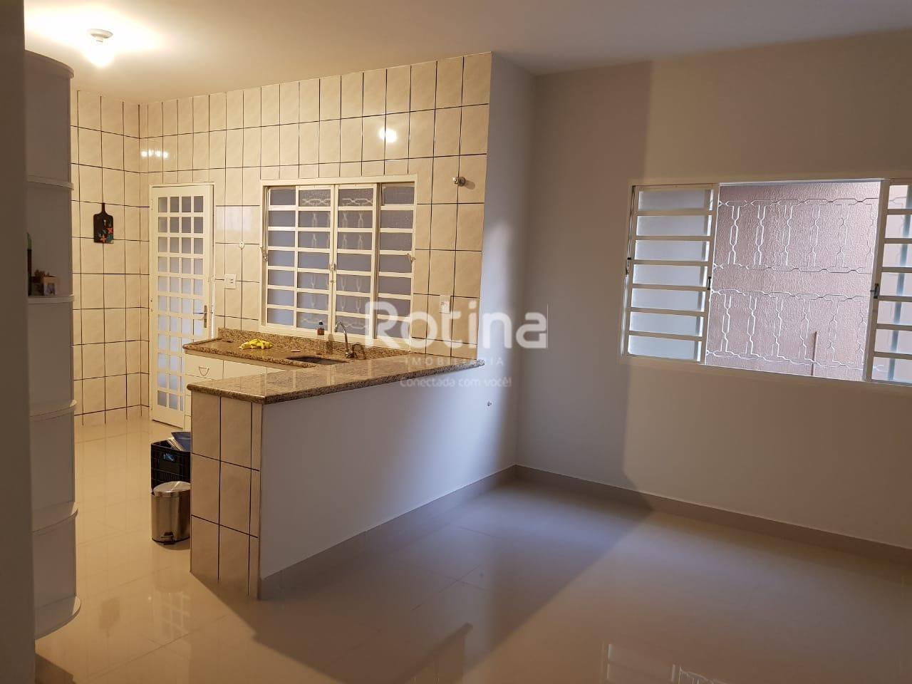 Casa à venda, 4 quartos em Uberlândia no bairro Santa Mônica no valor de R$ 800.000,00 - Rotina Imobiliária: 
