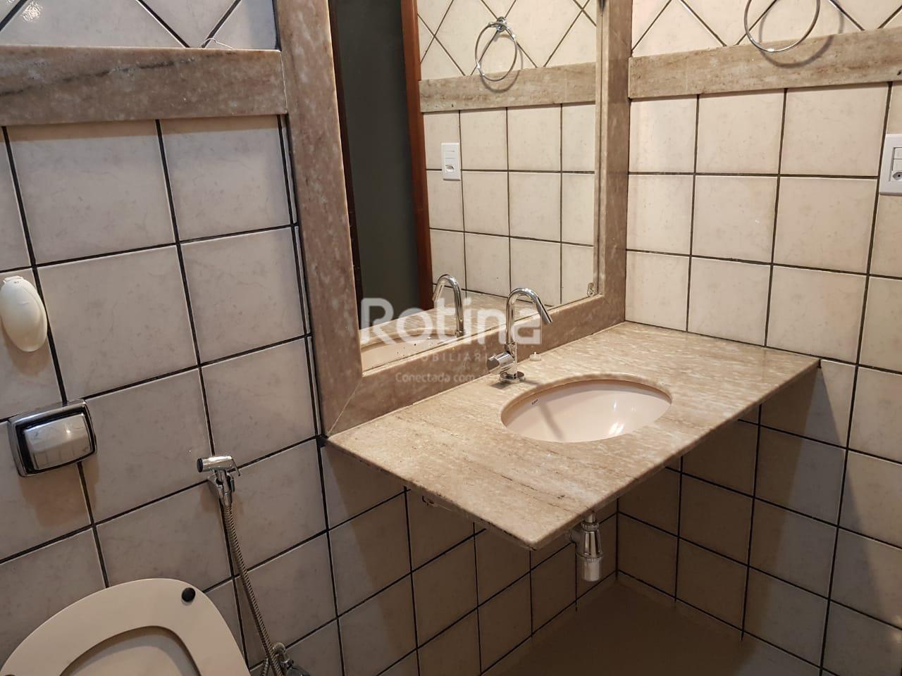 Casa à venda, 4 quartos em Uberlândia no bairro Santa Mônica no valor de R$ 800.000,00 - Rotina Imobiliária: 