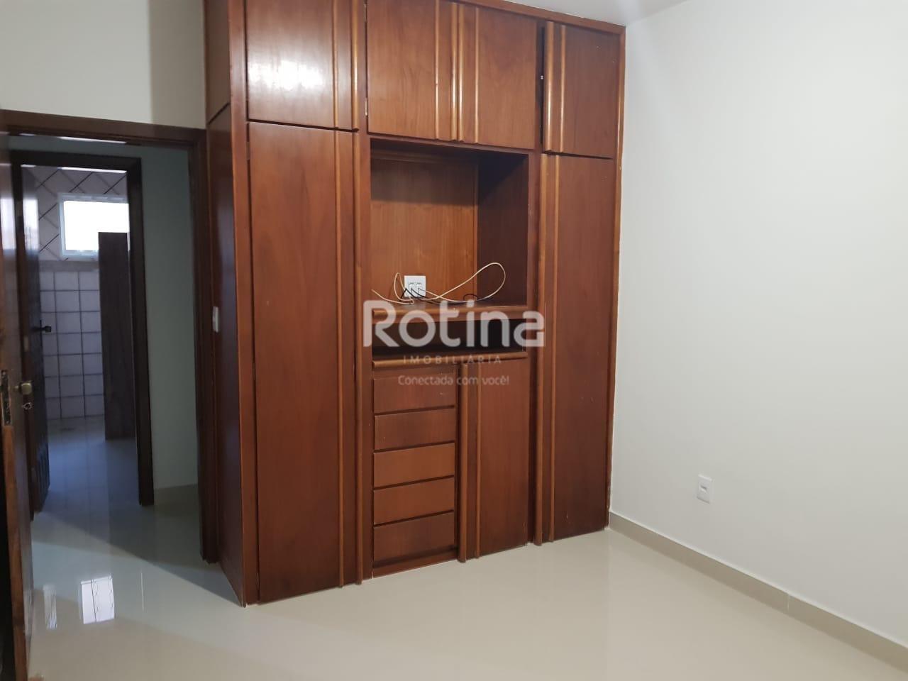 Casa à venda, 4 quartos em Uberlândia no bairro Santa Mônica no valor de R$ 800.000,00 - Rotina Imobiliária: 