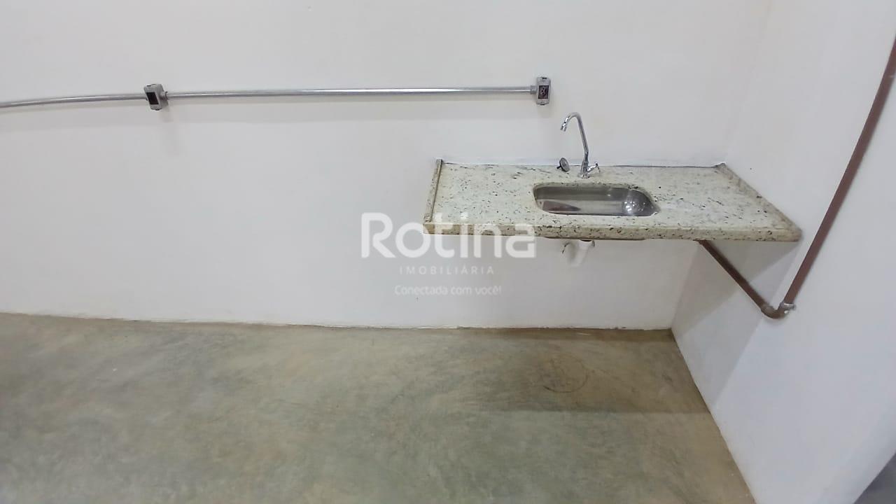 Galpão para alugar, em Uberlândia no bairro Brasil no valor de R$ 2.500,00 - Rotina Imobiliária: 