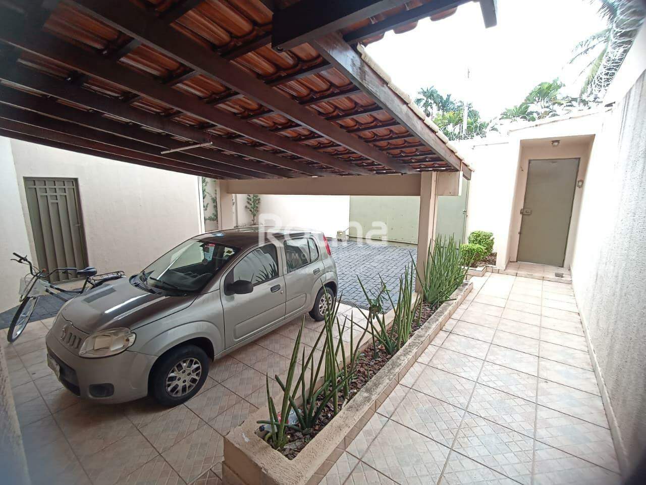 Casa à venda, 3 quartos em Uberlândia no bairro Vigilato Pereira no valor de R$ 950.000,00 - Rotina Imobiliária: 