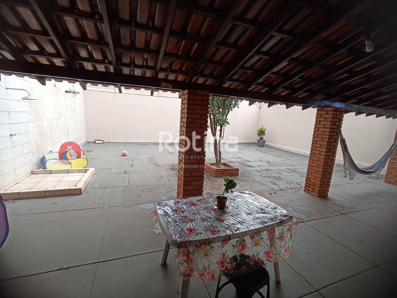 Casa à venda, 3 quartos em Uberlândia no bairro Vigilato Pereira no valor de R$ 950.000,00 - Rotina Imobiliária: 
