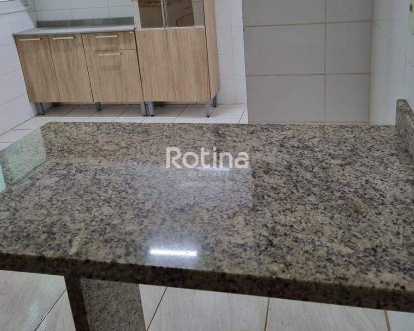 Apartamento para alugar, 3 quartos em Uberlândia no bairro Patrimônio no valor de R$ 2.300,00 - Rotina Imobiliária: 