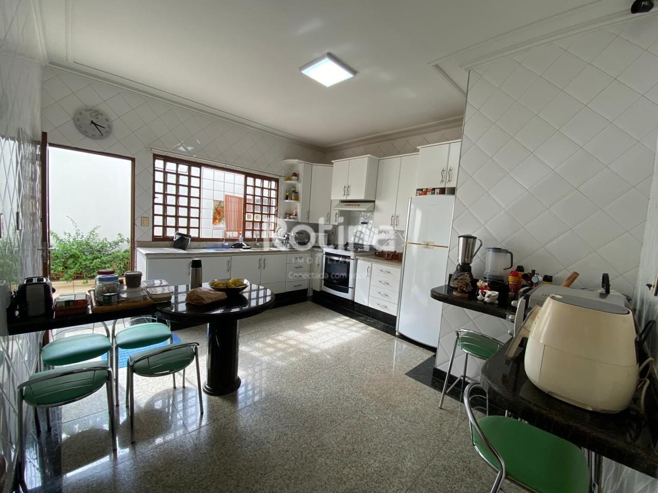 Casa para alugar, 3 quartos em Uberlândia no bairro Jardim Karaíba no valor de R$ 7.500,00 - Rotina Imobiliária: 