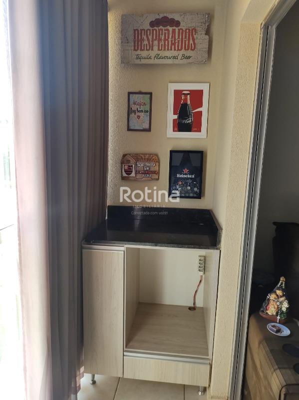Apartamento à venda, 3 quartos em Uberlândia no bairro Chacaras Tubalina e Quartel no valor de R$ 270.000,00 - Rotina Imobiliária: 