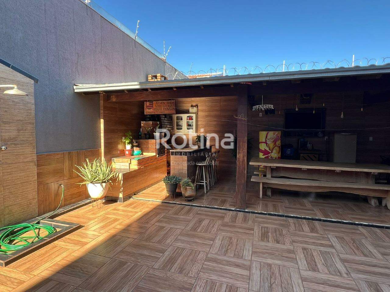 Casa à venda, 3 quartos em Uberlândia no bairro Santa Rosa no valor de R$ 890.000,00 - Rotina Imobiliária: 