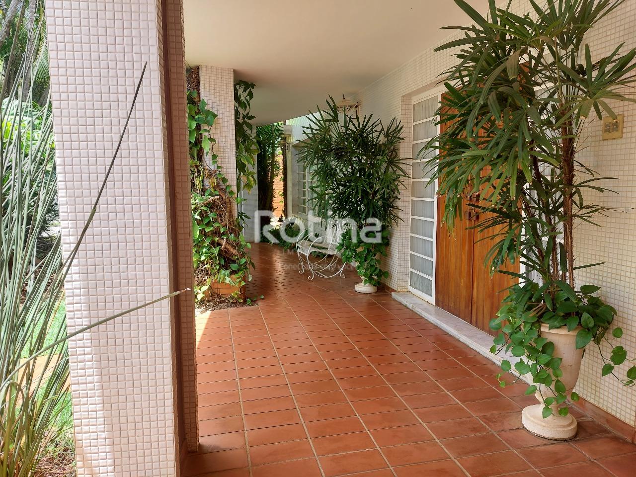 Casa Comercial para alugar, 4 quartos em Uberlândia no bairro Centro no valor de R$ 6.000,00 - Rotina Imobiliária: 