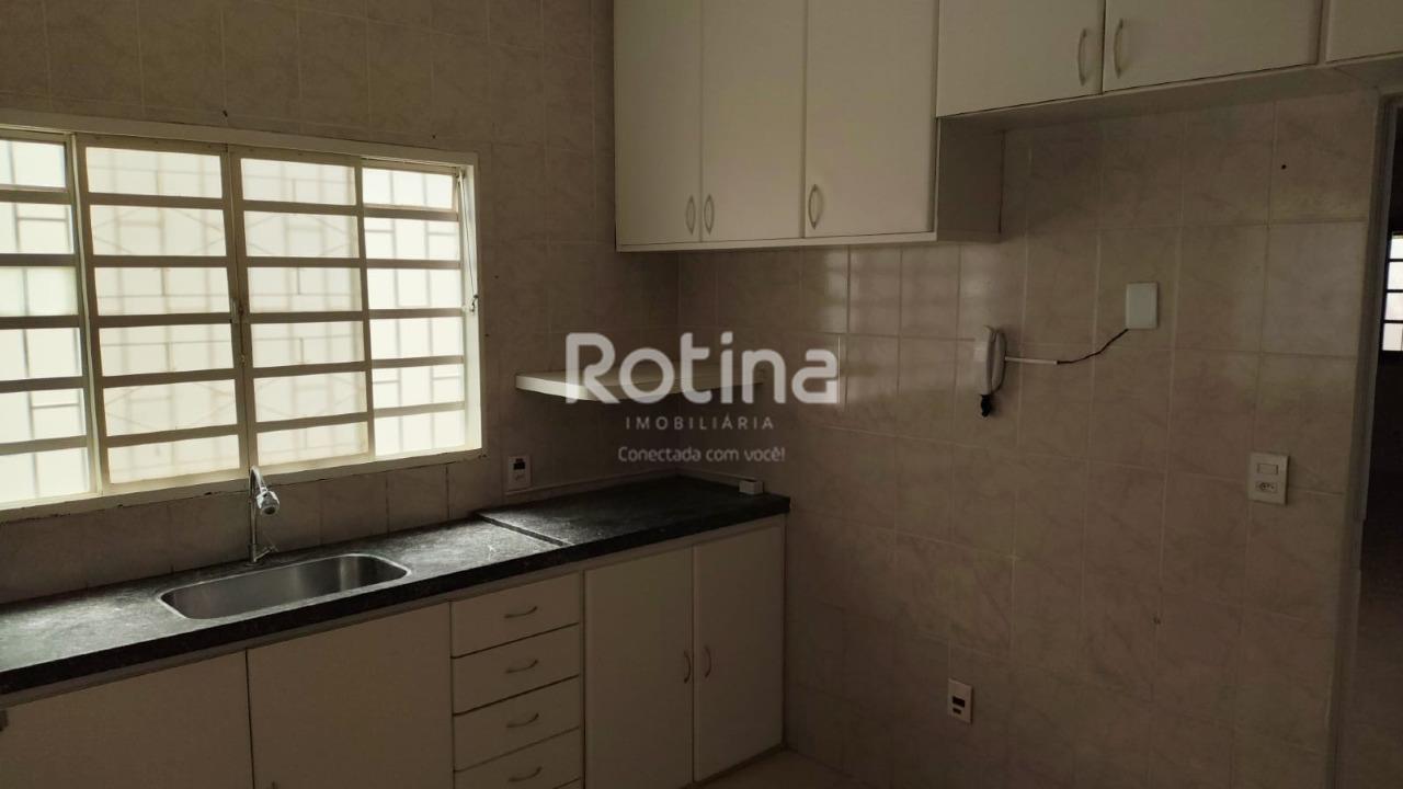 Casa para alugar, 3 quartos em Uberlândia no bairro Cidade Jardim no valor de R$ 3.950,00 - Rotina Imobiliária: 