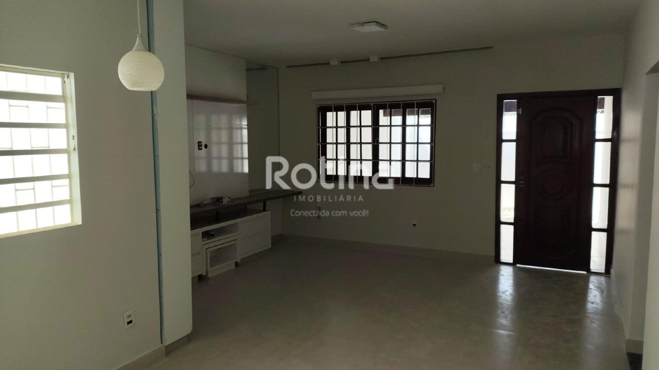 Casa para alugar, 3 quartos em Uberlândia no bairro Cidade Jardim no valor de R$ 3.950,00 - Rotina Imobiliária: 