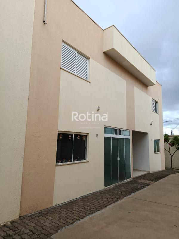 Casa para alugar, 3 quartos em Uberlândia no bairro Martins no valor de R$ 2.300,00 - Rotina Imobiliária: 