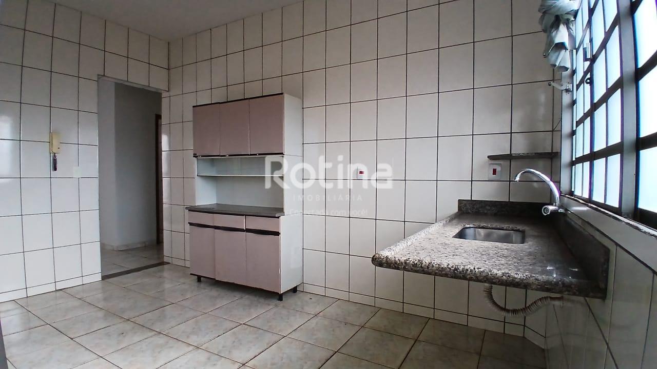 Apartamento para alugar, 3 quartos em Uberlândia no bairro Santa Mônica no valor de R$ 2.000,00 - Rotina Imobiliária: 
