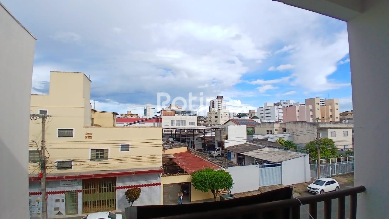 Apartamento para alugar, 3 quartos em Uberlândia no bairro Santa Mônica no valor de R$ 2.000,00 - Rotina Imobiliária: 