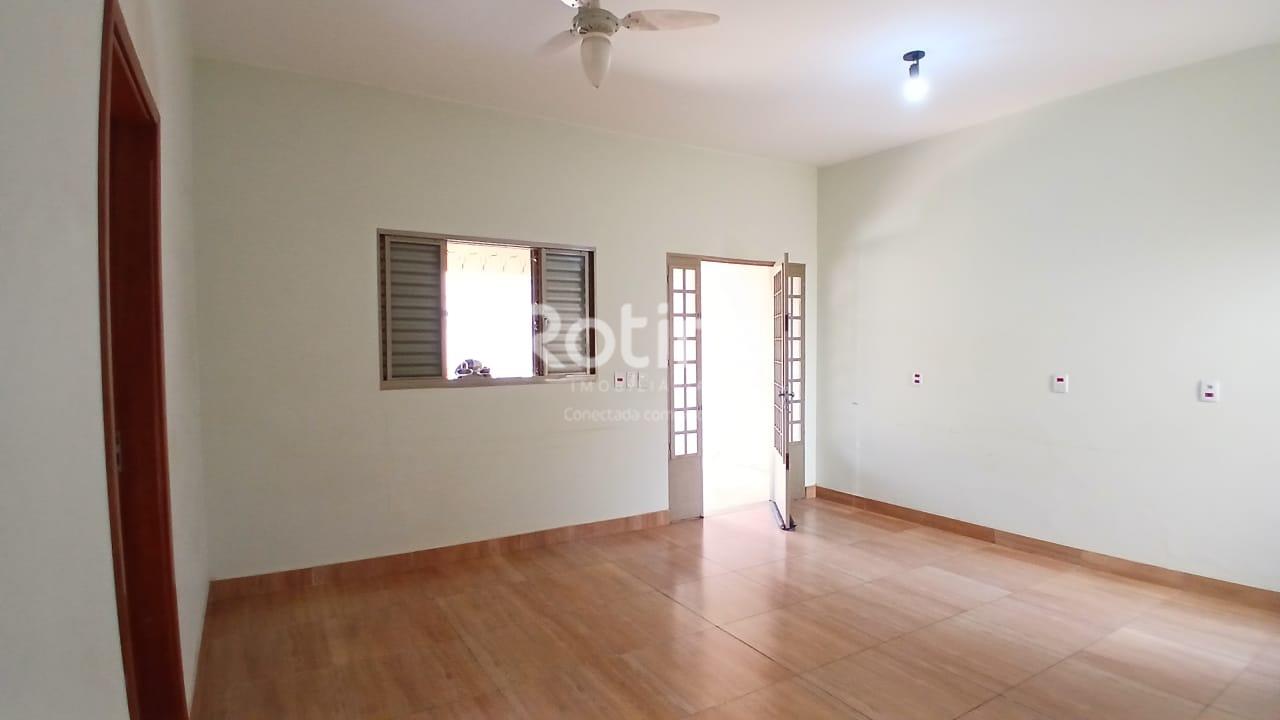 Casa para alugar, 3 quartos em Uberlândia no bairro Santa Luzia no valor de R$ 3.000,00 - Rotina Imobiliária: 