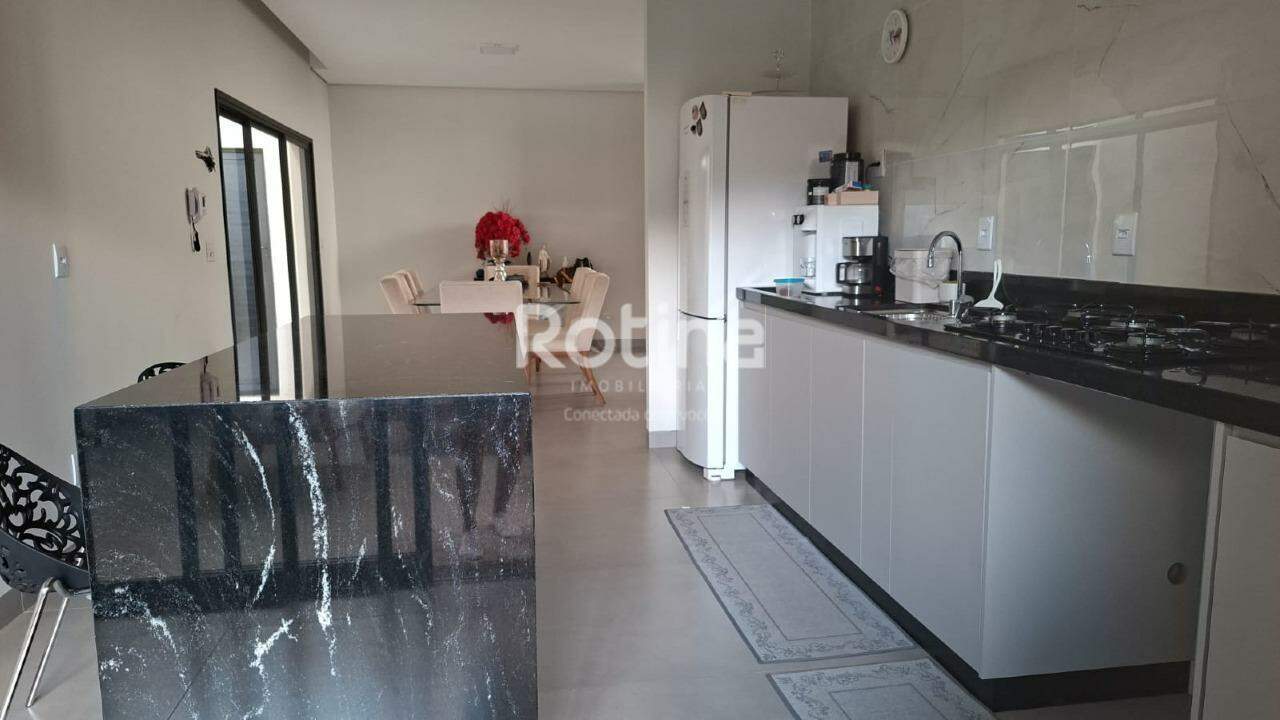 Casa à venda, 3 quartos em Uberlândia no bairro Jardim Colina no valor de R$ 1.100.000,00 - Rotina Imobiliária: 