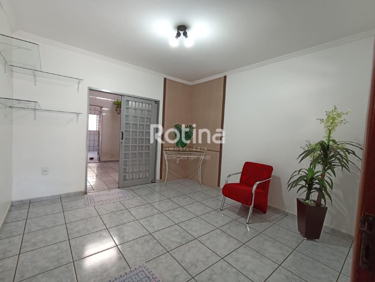 Casa à venda, 3 quartos em Uberlândia no bairro Santa Mônica no valor de R$ 800.000,00 - Rotina Imobiliária: 