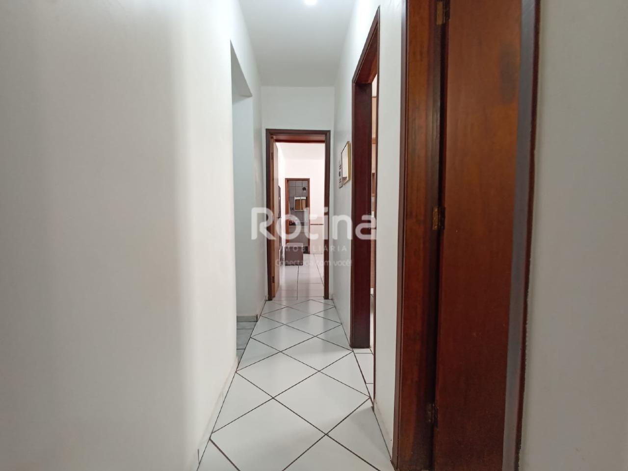 Casa à venda, 3 quartos em Uberlândia no bairro Santa Mônica no valor de R$ 800.000,00 - Rotina Imobiliária: 