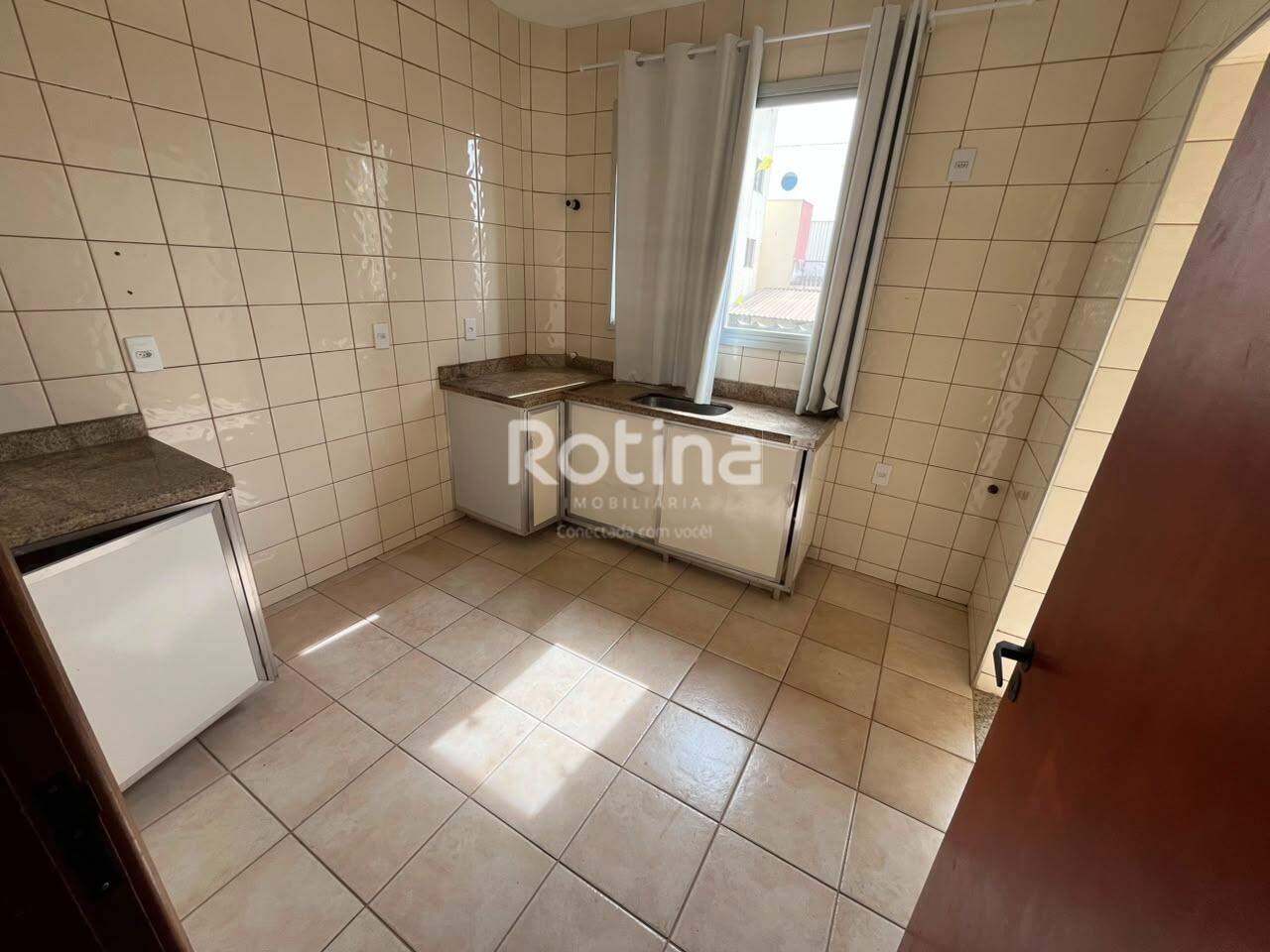 Apartamento para alugar, 3 quartos em Uberlândia no bairro Marta Helena no valor de R$ 2.200,00 - Rotina Imobiliária: 